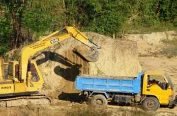 চট্টগ্রামে পাহাড় কাটার দায়ে আটক ২০